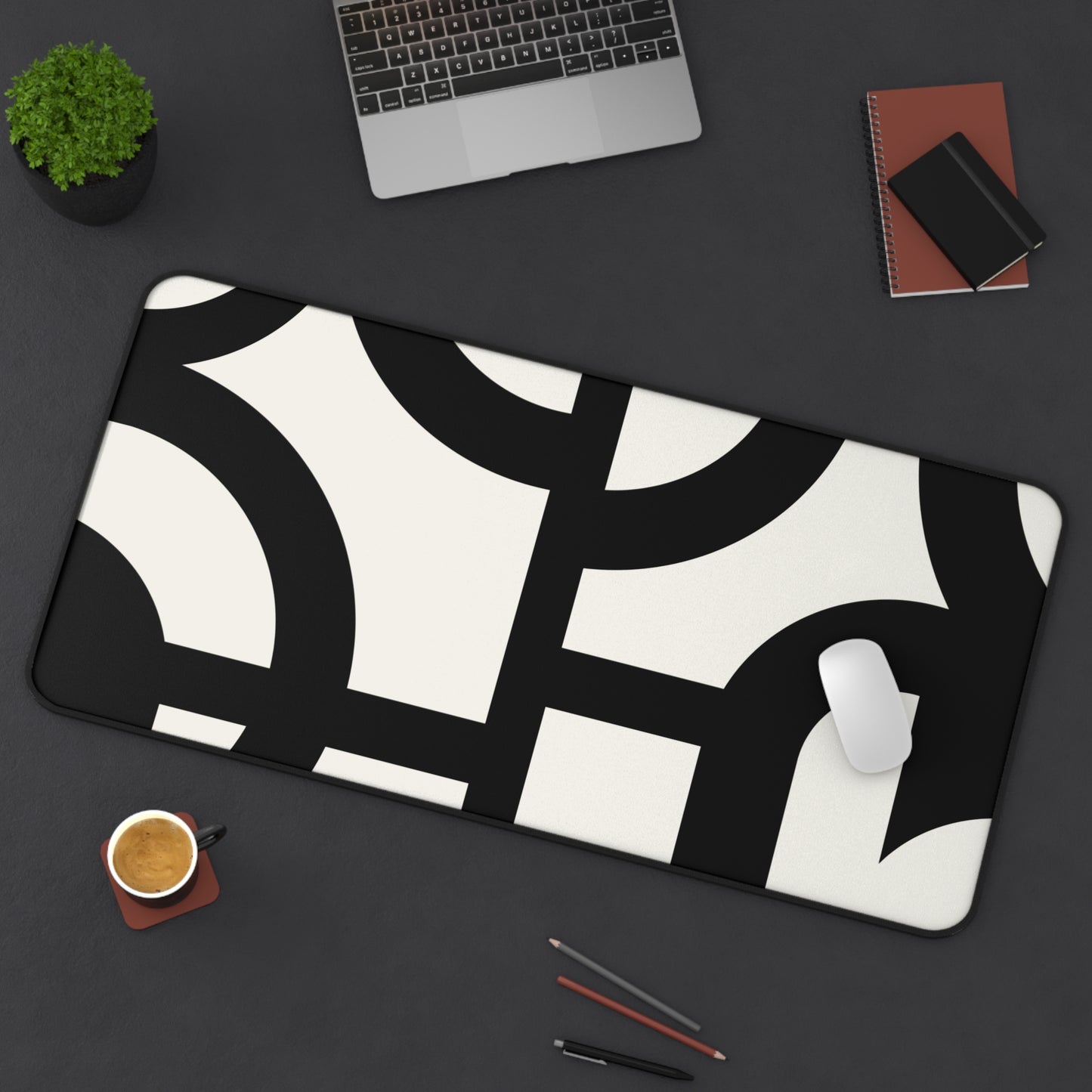 Noir Moderne Desk Mat