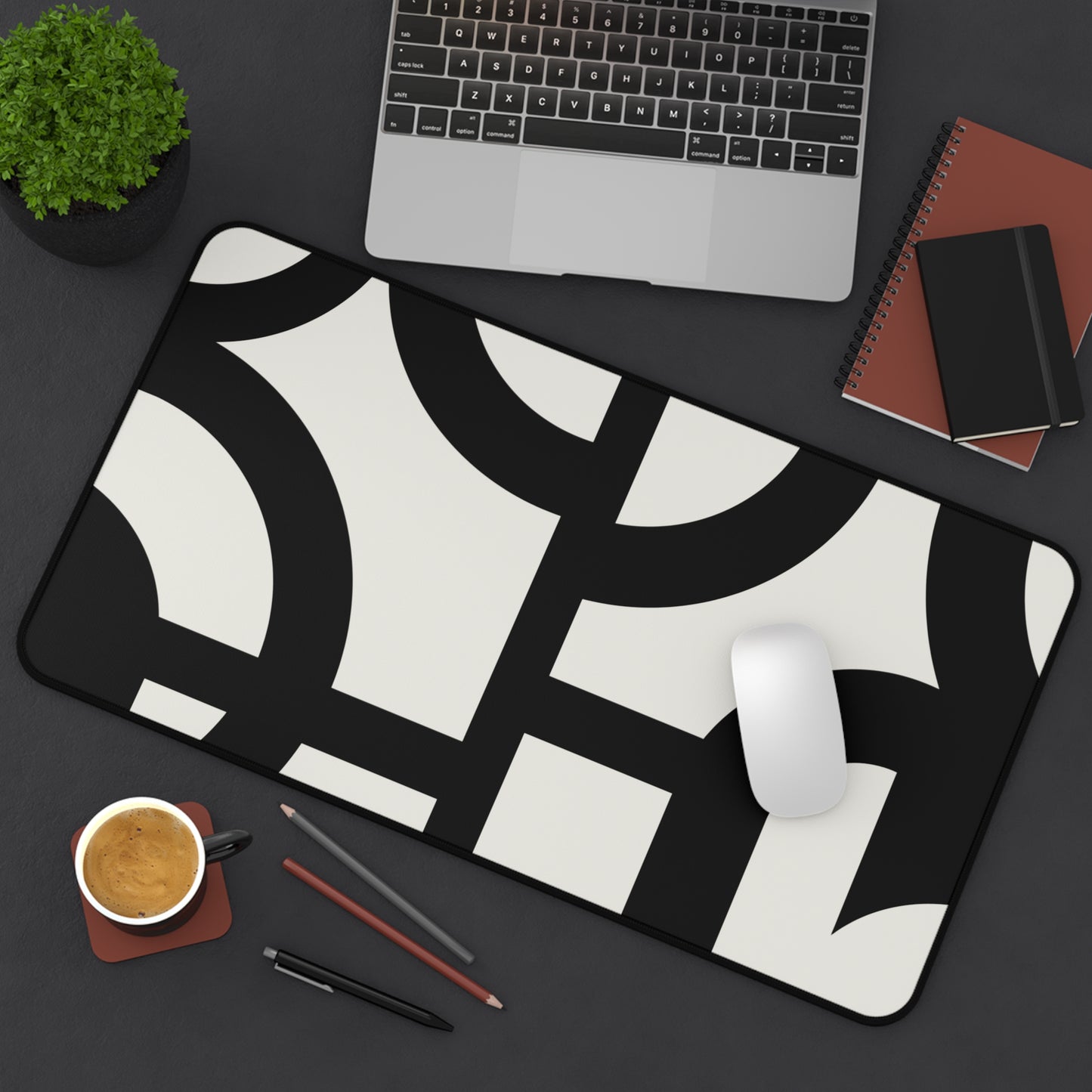 Noir Moderne Desk Mat