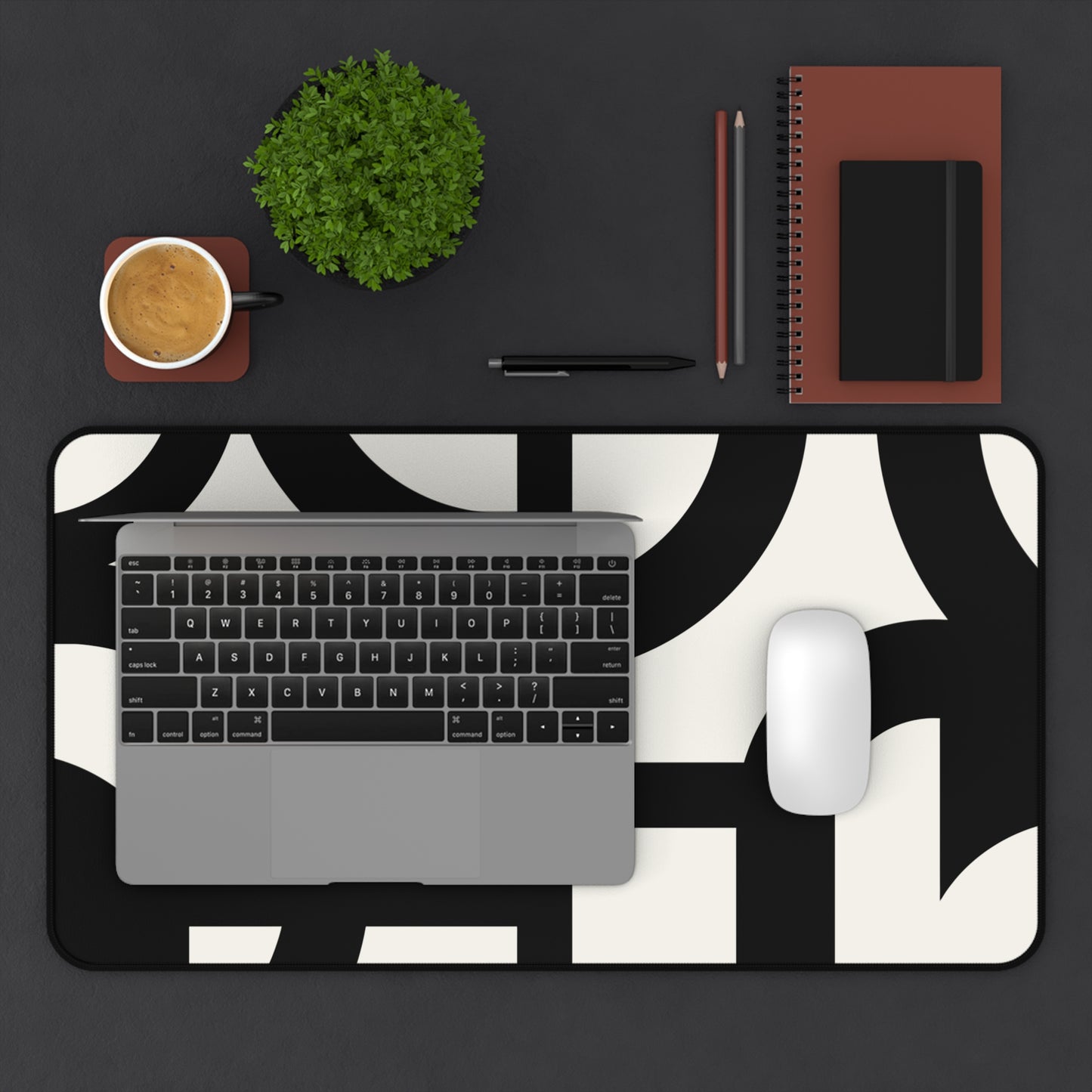 Noir Moderne Desk Mat