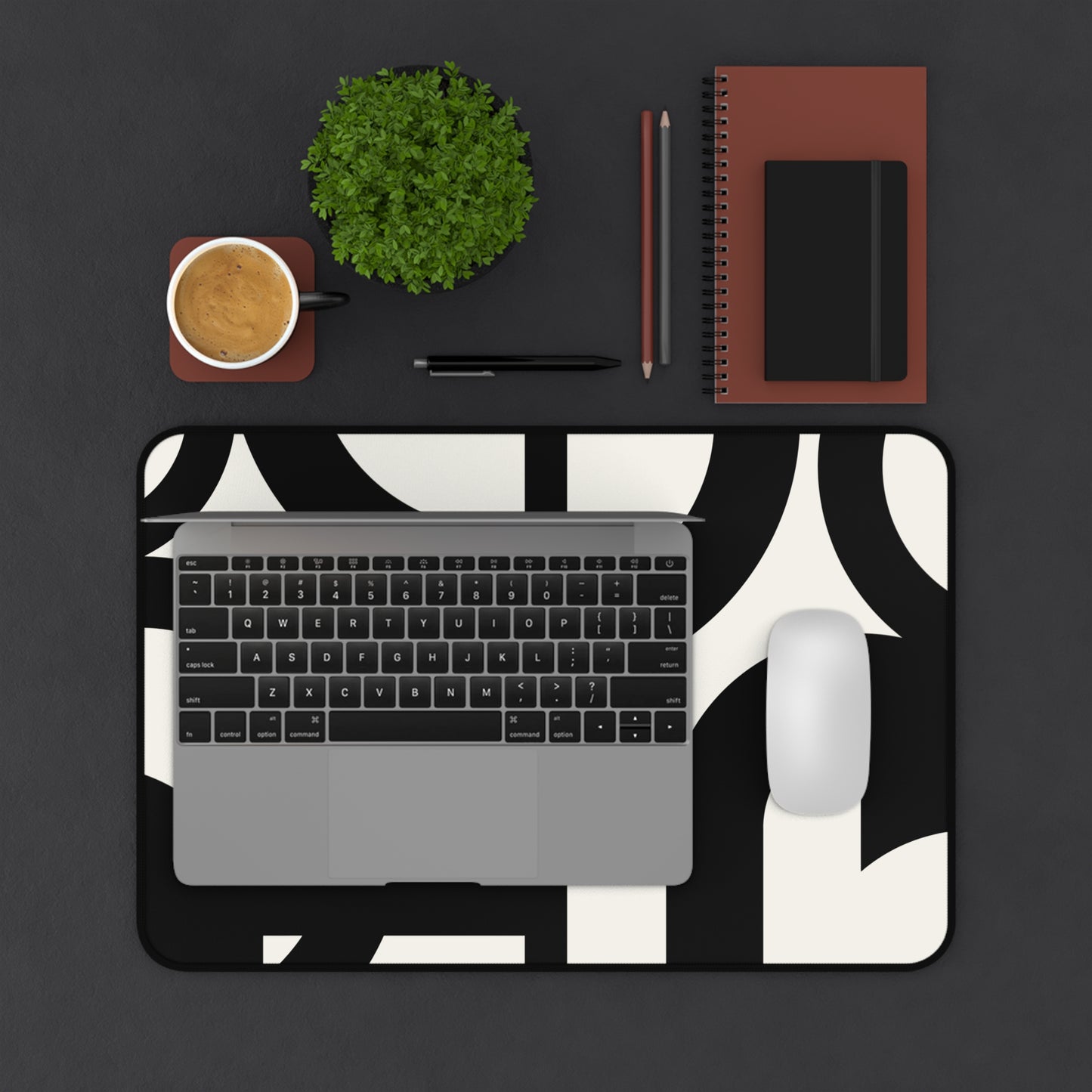 Noir Moderne Desk Mat