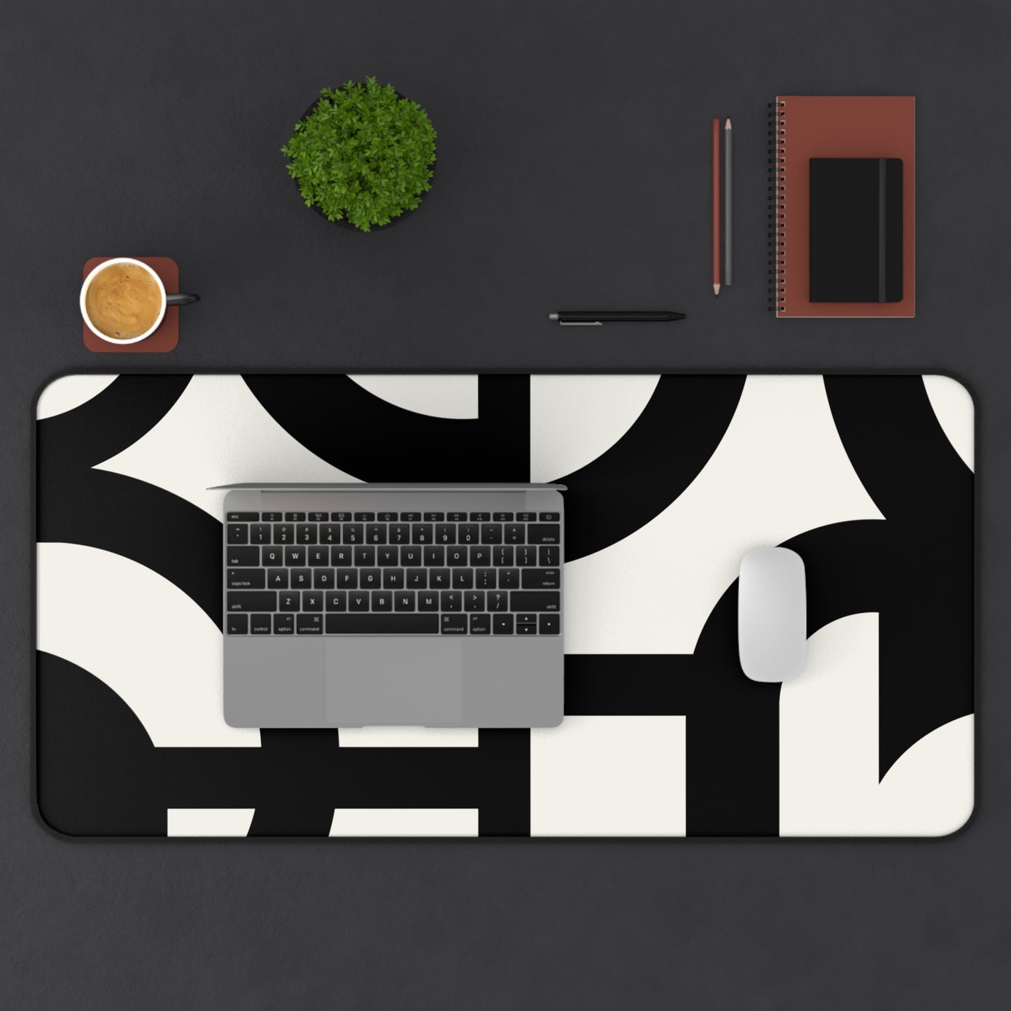 Noir Moderne Desk Mat