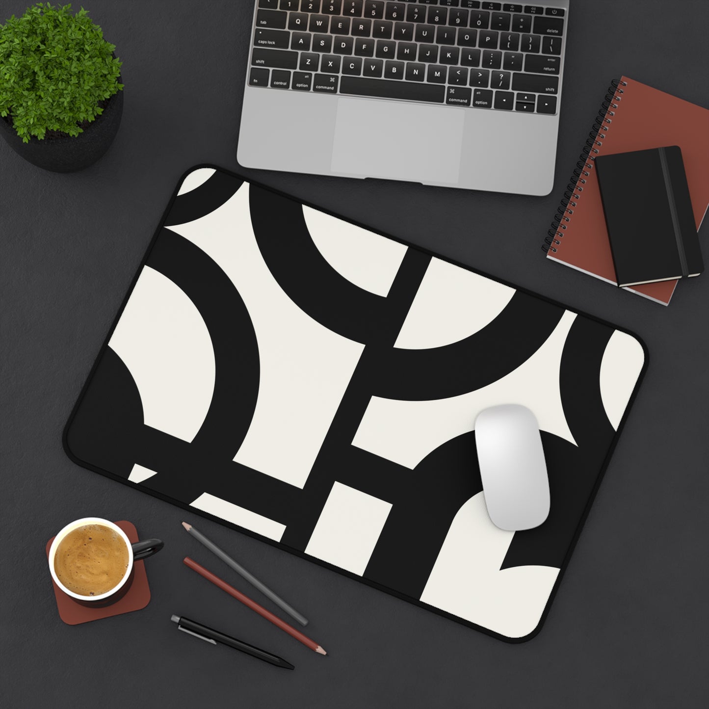 Noir Moderne Desk Mat